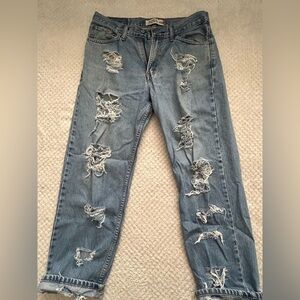 Levi Distressed Jeans​